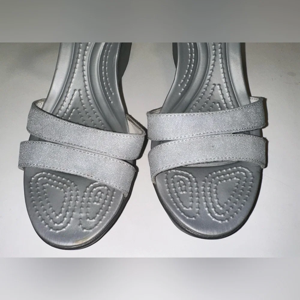 Crocs Women's Leigh II Ankle Strap Wedge‎ Size 10 Sandals Heels Gray Fabric